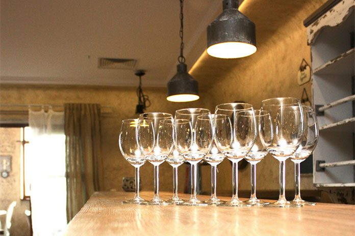 najlepsze-meble-do-pubu-czyli-jakie