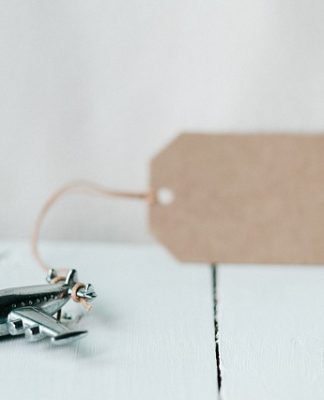 Samoloty i helikoptery dla dzieci – czy są dobrą zabawką dla dziecka? jaki pojazdy latające zabawki wybrać dla dziecka?