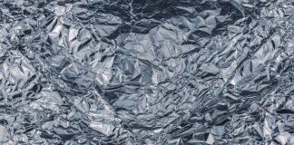 Jak przykleić folię bez bąbelków?