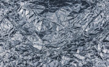 Jak przykleić folię bez bąbelków? Jak przykleić folię bez bąbelków?