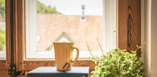 Ile szerszy parapet od okna?