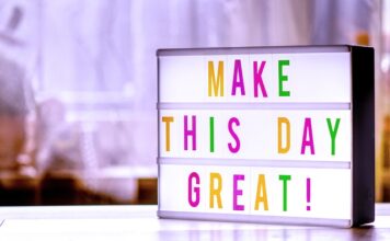 Czym zakleić dziury w folii w oczku wodnym?