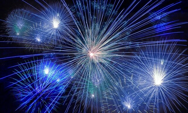 Czy w deszcz można puszczać fajerwerki?