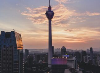 Na co kleić fornir?