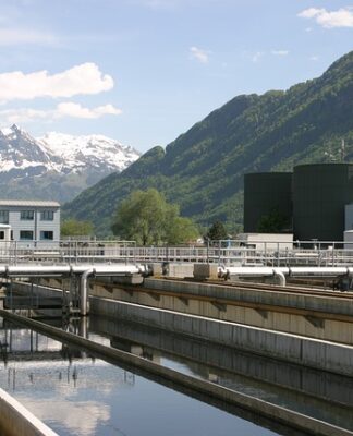 Czy przydomowa oczyszczalnia ścieków wymaga decyzji o warunkach zabudowy?