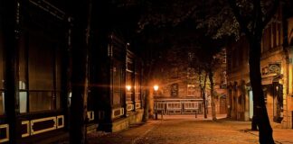 Czy lampy wymienia się parami?