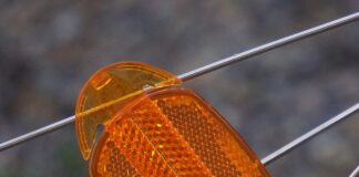 Czym wyczyścić odbłyśnik w lampie?