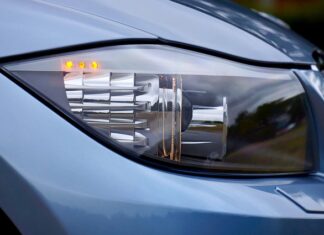 Czy ksenony trzeba wymieniać parami?