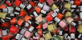 Czym Lakierować lampy samochodowe?