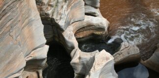 Czym uzupełnić ubytki w oknach drewnianych?