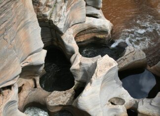 Czym uzupełnić ubytki w oknach drewnianych?