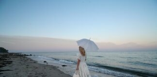 Jak ściągnąć halogen z sufitu?