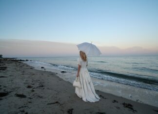 Jak ściągnąć halogen z sufitu?