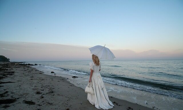 Jak ściągnąć halogen z sufitu?