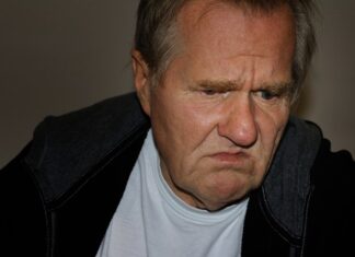 Czym szlifować okna przed malowaniem? Czym szlifować okna przed malowaniem?