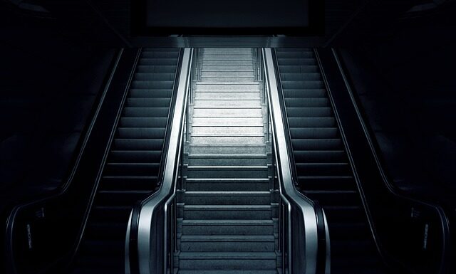 Co dać pod parapet?