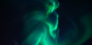 Czy okno może wypaść od wiatru?