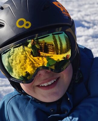 Czym się różnią gogle narciarskie od snowboardowych?