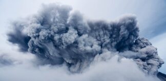 Jak pozbyć się popiołu z kominka?