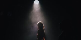 Jak wyczyścić reflektor w środku?