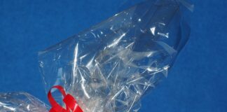 Co się dzieje od trzaskania drzwiami w aucie?