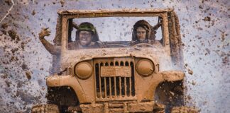 Jak szybko usunąć okleinę z mebli?