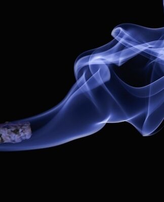 Co zawiera popiół z kominka?