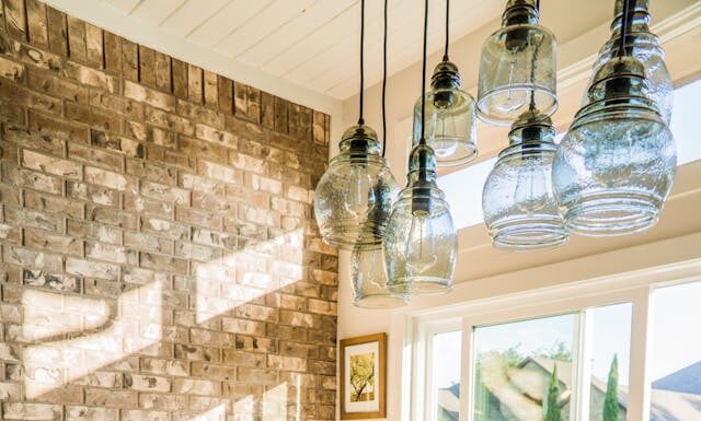 Ile miejsca na stół rozkładany z krzesłami