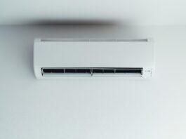 Klimatyzacja w biurze i hali – jak komfort termiczny wpływa na wydajność Twojego zespołu? Klimatyzacja w biurze i hali